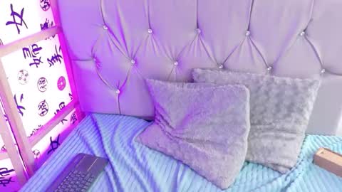 Snapshot of megan_xoxo1 chatting on 11.24.25 Megan online show from 11.24.25