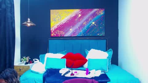 M E G A N   online show from 02.21.25