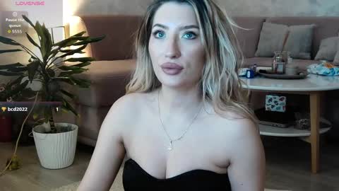 Snapshot of meganblazex chatting on 05.18.26 Megan online show from 05.18.26