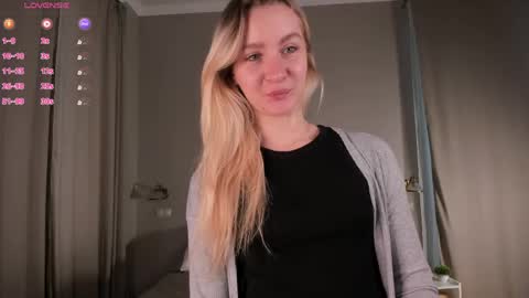 Snapshot of meganhenns chatting on 05.29.26 Elly online show from 05.29.26