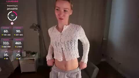 Snapshot of meganhenns chatting on 06.14.26 Elly online show from 06.14.26