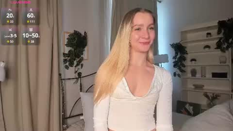 Snapshot of meganhenns chatting on 07.25.26 Elly online show from 07.25.26