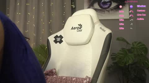 Snapshot of meganiex chatting on 10.25.25 MeganieX online show from 10.25.25