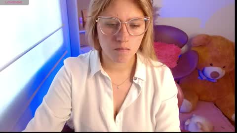 Snapshot of meganlk chatting on 02.10.25 MEGAN online show from 02.10.25