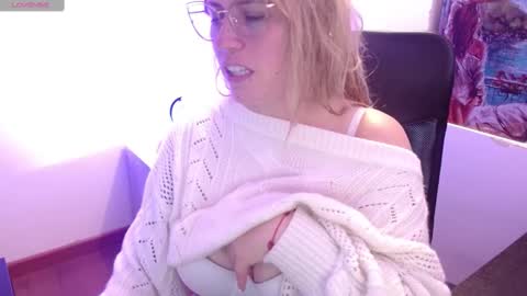 Snapshot of meganlk chatting on 02.18.25 MEGAN online show from 02.18.25