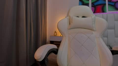 Megan Queen online show from 04.17.26