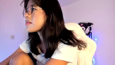 Snapshot of meganthompsonn chatting on 03.11.26 Megan online show from 03.11.26