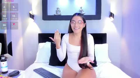 Megara20 online show from 10.15.25