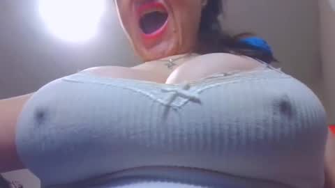 Snapshot of megatitsxx chatting on 11.01.25 SHAROLD online show from 11.01.25