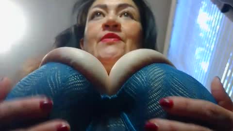 Snapshot of megatitsxx chatting on 12.16.25 SHAROLD online show from 12.16.25