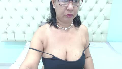 Snapshot of megatitsxxx chatting on 12.17.24 milfpleasure online show from 12.17.24