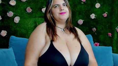 Snapshot of megatitts_ chatting on 10.06.25 megatitts_ online show from 10.06.25