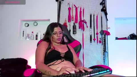 Snapshot of meggan_greey chatting on 12.28.24 Your best slave online show from 12.28.24