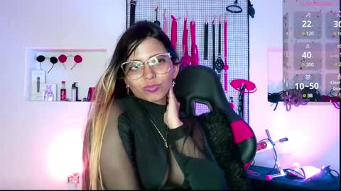 Snapshot of meggan_greey chatting on 01.26.25 Your best slave online show from 01.26.25