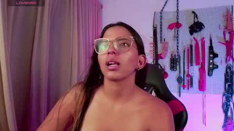 Snapshot of meggan_greey chatting on 10.18.25 Your best slave online show from 10.18.25