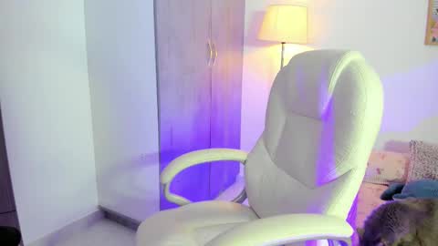 Snapshot of megumi_ann chatting on 12.22.25 Ann online show from 12.22.25