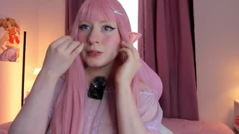 Snapshot of meikitty chatting on 09.30.25 Mei online show from 09.30.25