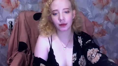 Snapshot of mel_mellie chatting on 12.04.25 Mel Mellie online show from 12.04.25