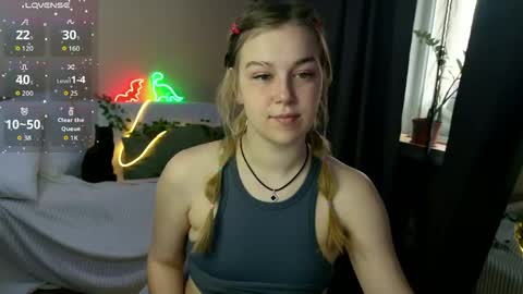 Snapshot of mel_nelson chatting on 05.18.26 Mel online show from 05.18.26