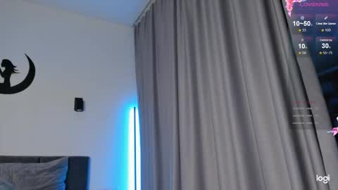 Snapshot of mela911carrera chatting on 03.11.25  Start every day 2000 - 700 online show from 03.11.25