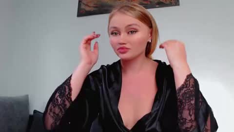 Snapshot of melani_a chatting on 10.20.25 Melania online show from 10.20.25