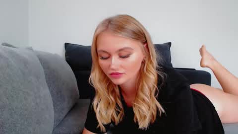 Snapshot of melani_a chatting on 10.24.25 Melania online show from 10.24.25