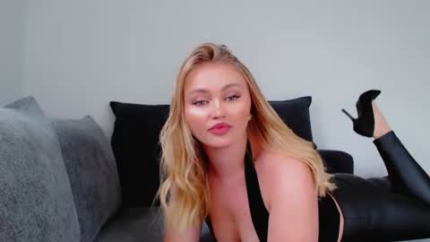 Snapshot of melani_a chatting on 10.30.25 Melania online show from 10.30.25