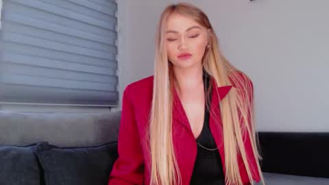 Snapshot of melani_a chatting on 12.03.25 Melania online show from 12.03.25