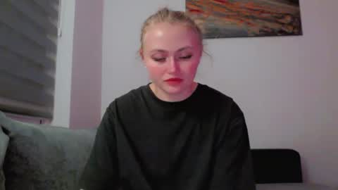 Snapshot of melani_a chatting on 12.19.25 Melania online show from 12.19.25