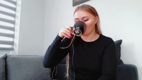 Snapshot of melani_a chatting on 01.06.26 Melania online show from 01.06.26