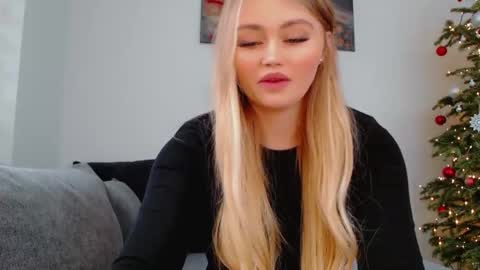 Snapshot of melani_a chatting on 01.07.26 Melania online show from 01.07.26