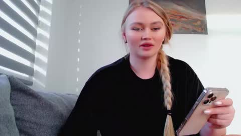 Snapshot of melani_a chatting on 01.19.26 Melania online show from 01.19.26