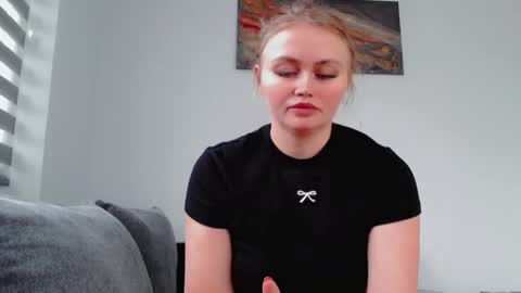 Snapshot of melani_a chatting on 02.16.26 Melania online show from 02.16.26