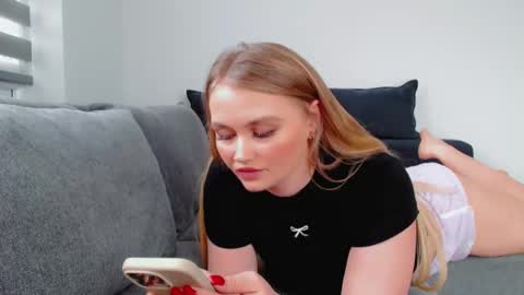 Snapshot of melani_a chatting on 02.18.26 Melania online show from 02.18.26
