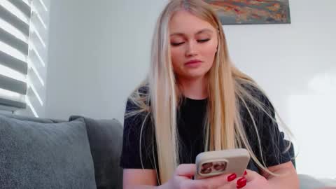 Snapshot of melani_a chatting on 02.20.26 Melania online show from 02.20.26