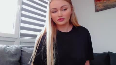 Snapshot of melani_a chatting on 03.16.26 Melania online show from 03.16.26