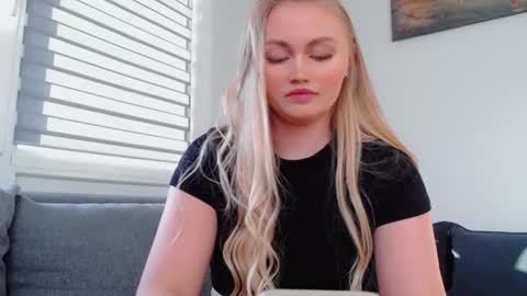 Snapshot of melani_a chatting on 03.17.26 Melania online show from 03.17.26