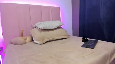 MELANI - online show from 02.15.25