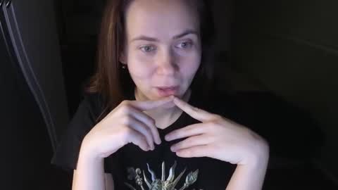 Snapshot of melania____ chatting on 11.18.25 Mila online show from 11.18.25