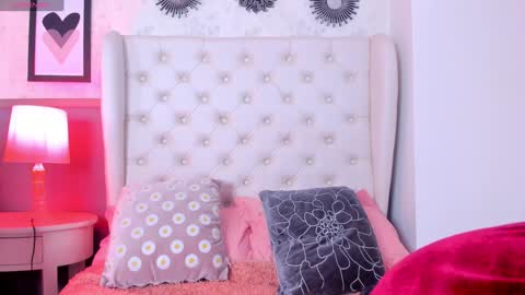 Snapshot of melanie__hills chatting on 02.08.25 Melanie online show from 02.08.25