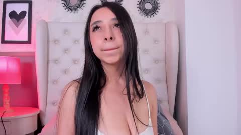 Snapshot of melanie__hills chatting on 03.11.25 Melanie online show from 03.11.25