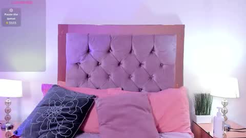 Snapshot of melanie__hills chatting on 11.12.25 Melanie online show from 11.12.25