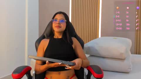 Snapshot of melanie_bonelli chatting on 10.09.25 Melanie Bonelli online show from 10.09.25