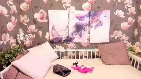 Snapshot of melanie_grant chatting on 10.12.25 Melanie online show from 10.12.25