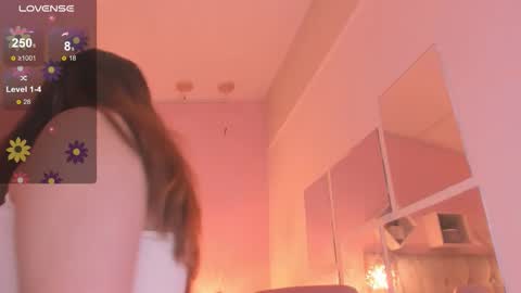 Snapshot of melanie_hh chatting on 11.19.25 Melanie online show from 11.19.25