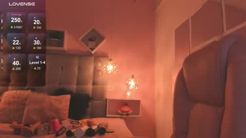 Snapshot of melanie_hh chatting on 11.30.25 Melanie online show from 11.30.25