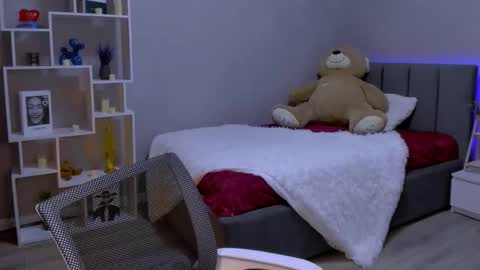 MelanieAlves online show from 11.21.25