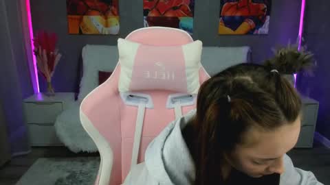 MelanieAlves online show from 04.22.26