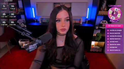 Melanie  online show from 11.17.25