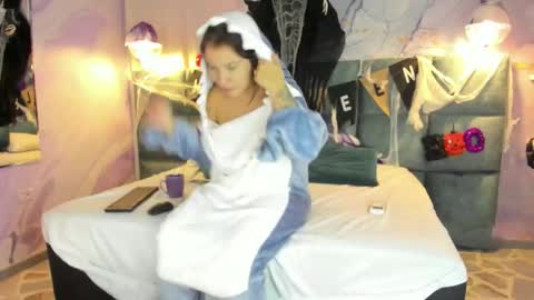 Melanie Roux online show from 10.28.25